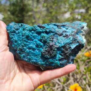 chrysocolla specimen 606grams, 1