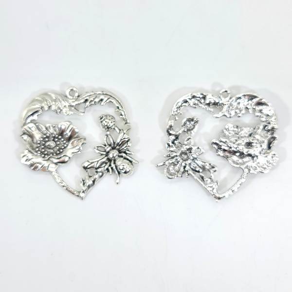 bee flower charm front and back